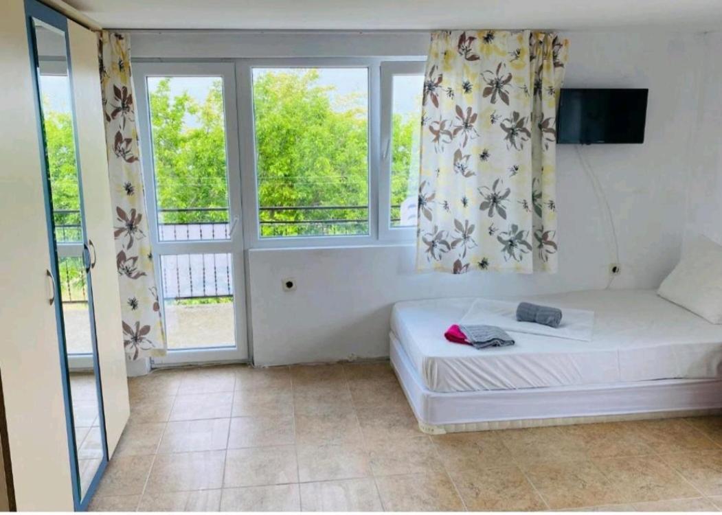 Krimski Guest House And Bungalows Byala  Ngoại thất bức ảnh